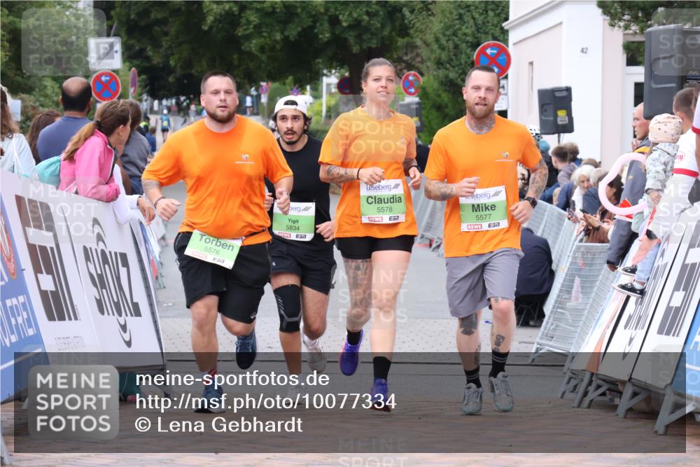 30.08.2026 - Blankeneser Heldenlauf Lena Gebhardt http://msf.ph/oto/10077334 30.08.2026 10:40:43 Ziel 5559, 5565, 5576, 5577, 5578 meine-sportfotos.de