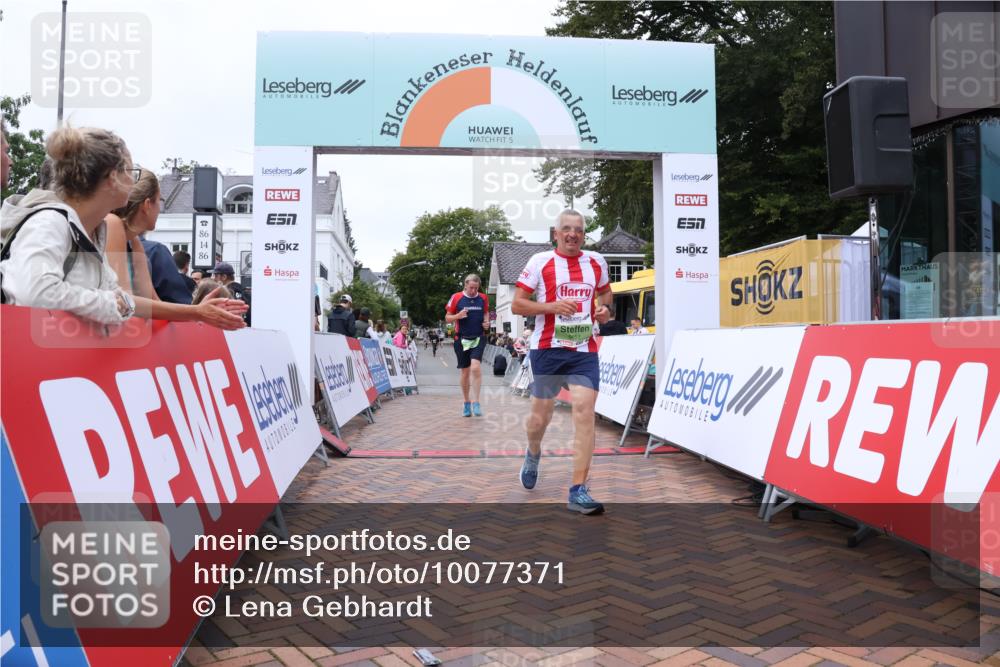 30.08.2026 - Blankeneser Heldenlauf Lena Gebhardt http://msf.ph/oto/10077371 30.08.2026 10:41:26 Ziel 5515, 5563, 5651 meine-sportfotos.de