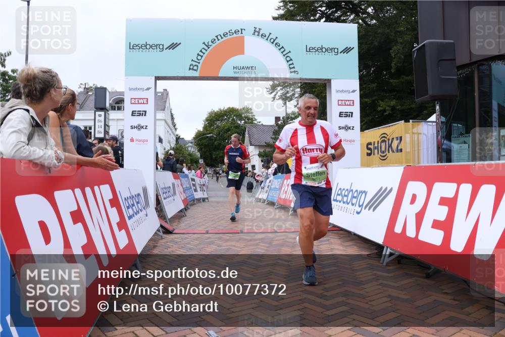 30.08.2026 - Blankeneser Heldenlauf Lena Gebhardt http://msf.ph/oto/10077372 30.08.2026 10:41:27 Ziel 5515, 5563, 5651 meine-sportfotos.de