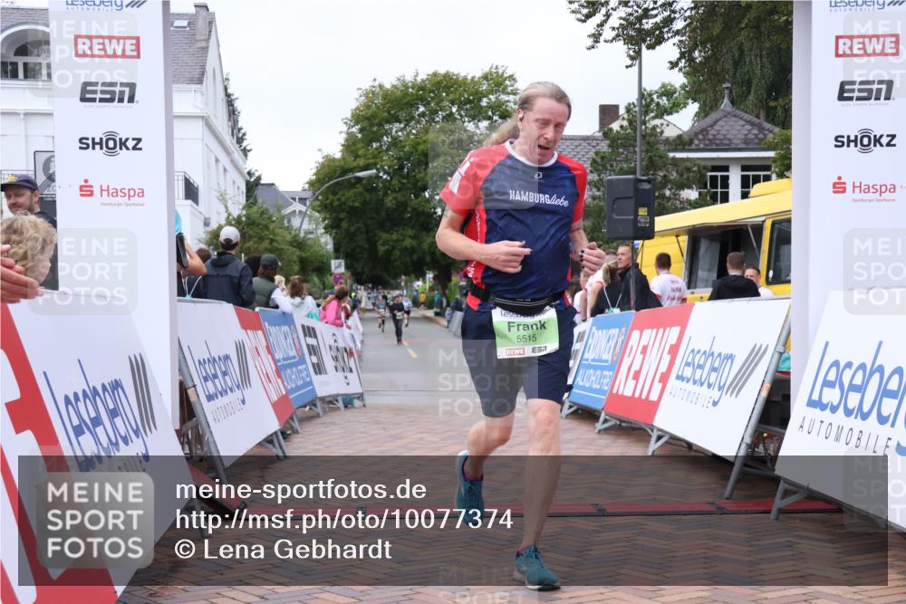 30.08.2026 - Blankeneser Heldenlauf Lena Gebhardt http://msf.ph/oto/10077374 30.08.2026 10:41:28 Ziel 5515, 5563, 5651 meine-sportfotos.de