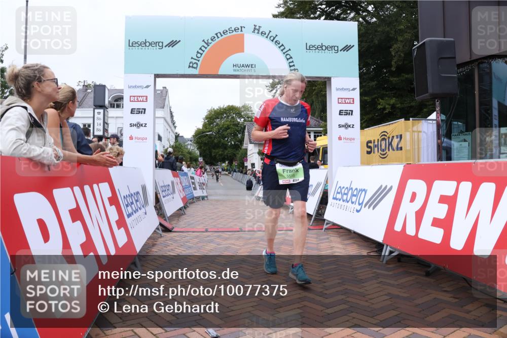 30.08.2026 - Blankeneser Heldenlauf Lena Gebhardt http://msf.ph/oto/10077375 30.08.2026 10:41:28 Ziel 5515, 5563, 5651 meine-sportfotos.de
