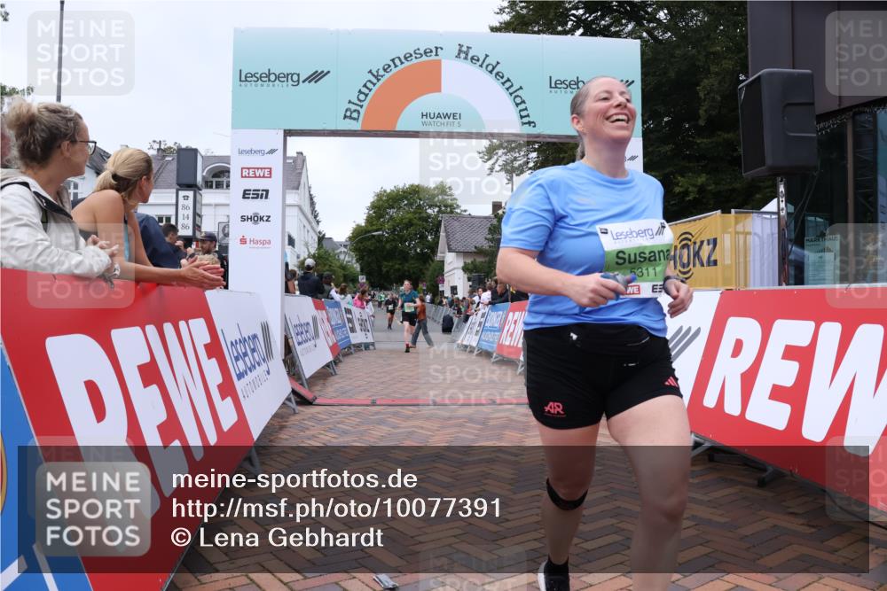 30.08.2026 - Blankeneser Heldenlauf Lena Gebhardt http://msf.ph/oto/10077391 30.08.2026 10:41:49 Ziel 5252, 5311, 5390, 5675, 5676 meine-sportfotos.de