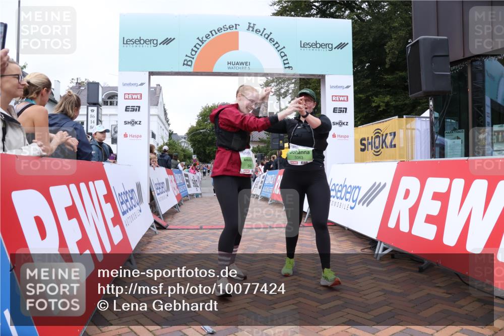 30.08.2026 - Blankeneser Heldenlauf Lena Gebhardt http://msf.ph/oto/10077424 30.08.2026 10:42:21 Ziel 5063, 5382, 5429 meine-sportfotos.de