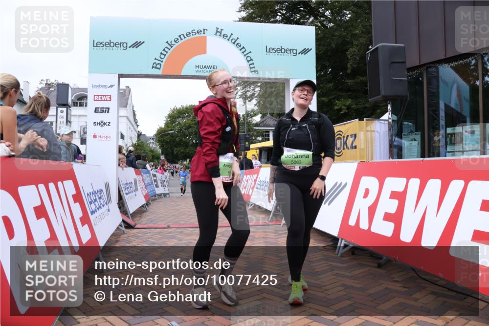 30.08.2026 - Blankeneser Heldenlauf Lena Gebhardt http://msf.ph/oto/10077425 30.08.2026 10:42:21 Ziel 5063, 5382, 5429 meine-sportfotos.de