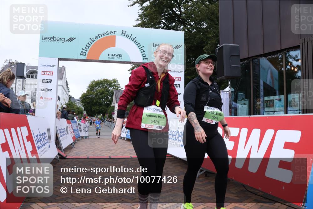30.08.2026 - Blankeneser Heldenlauf Lena Gebhardt http://msf.ph/oto/10077426 30.08.2026 10:42:22 Ziel 5063, 5382, 5429 meine-sportfotos.de