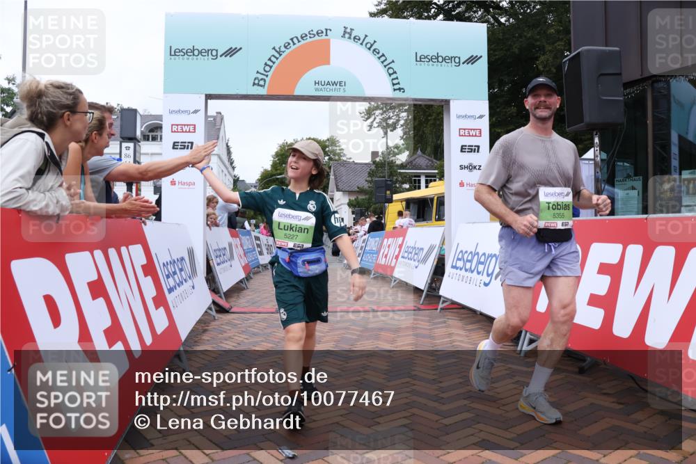 30.08.2026 - Blankeneser Heldenlauf Lena Gebhardt http://msf.ph/oto/10077467 30.08.2026 10:43:13 Ziel 5227, 5355, 5442 meine-sportfotos.de