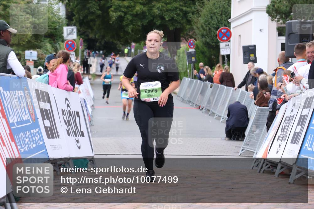 30.08.2026 - Blankeneser Heldenlauf Lena Gebhardt http://msf.ph/oto/10077499 30.08.2026 10:43:49 Ziel 5099, 5714, 5726, 5824 meine-sportfotos.de