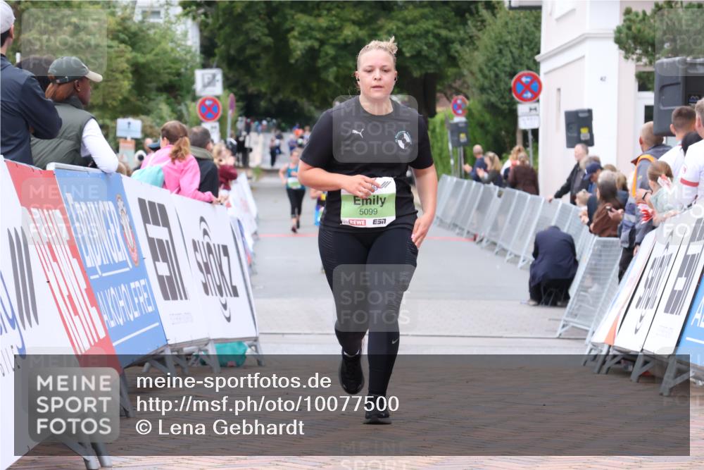 30.08.2026 - Blankeneser Heldenlauf Lena Gebhardt http://msf.ph/oto/10077500 30.08.2026 10:43:50 Ziel 5099, 5726, 5824 meine-sportfotos.de