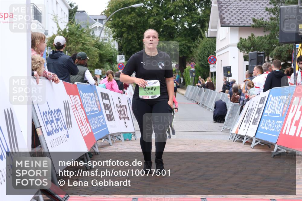 30.08.2026 - Blankeneser Heldenlauf Lena Gebhardt http://msf.ph/oto/10077501 30.08.2026 10:43:51 Ziel 5099, 5726, 5824 meine-sportfotos.de