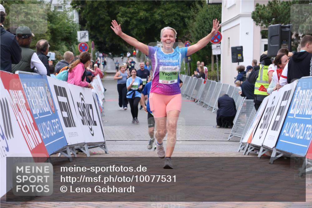 30.08.2026 - Blankeneser Heldenlauf Lena Gebhardt http://msf.ph/oto/10077531 30.08.2026 10:44:45 Ziel 5716, 5722 meine-sportfotos.de