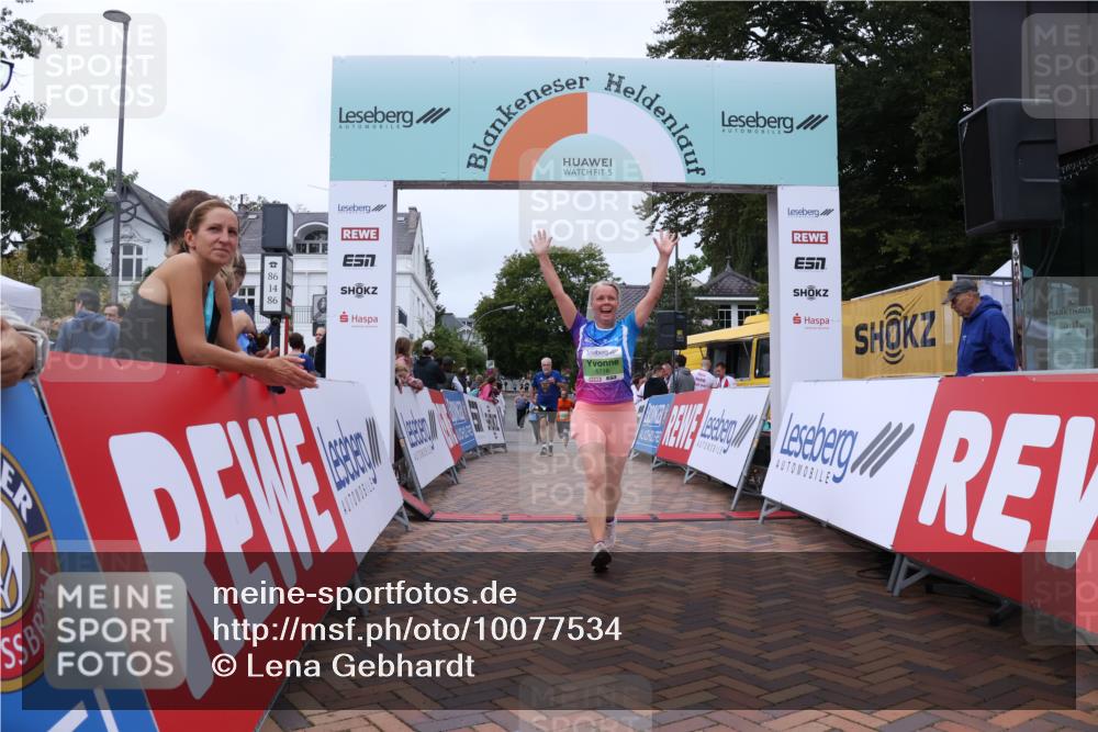 30.08.2026 - Blankeneser Heldenlauf Lena Gebhardt http://msf.ph/oto/10077534 30.08.2026 10:44:48 Ziel 5642, 5716, 5722 meine-sportfotos.de