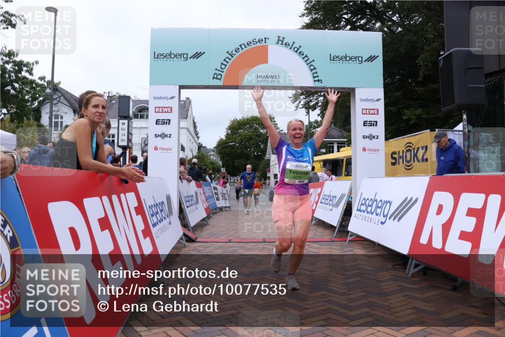 30.08.2026 - Blankeneser Heldenlauf Lena Gebhardt http://msf.ph/oto/10077535 30.08.2026 10:44:48 Ziel 5642, 5716, 5722 meine-sportfotos.de