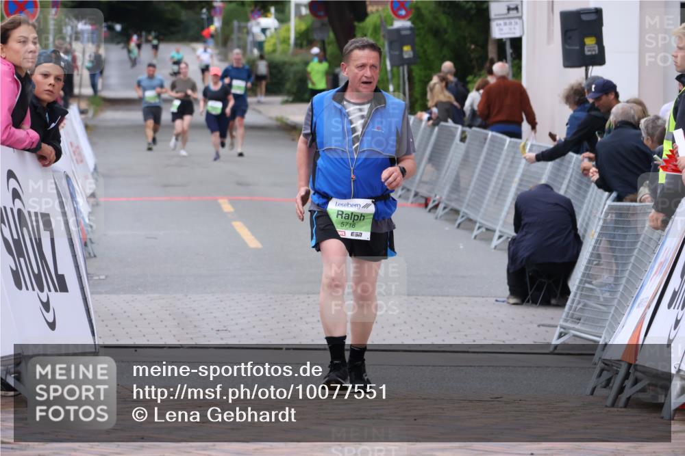 30.08.2026 - Blankeneser Heldenlauf Lena Gebhardt http://msf.ph/oto/10077551 30.08.2026 10:45:03 Ziel 5313, 5383, 5409 meine-sportfotos.de