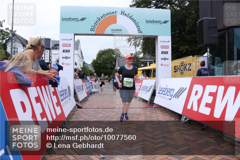 30.08.2026 - Blankeneser Heldenlauf Lena Gebhardt http://msf.ph/oto/10077560 30.08.2026 10:45:24 Ziel 5037, 5038, 5417 meine-sportfotos.de