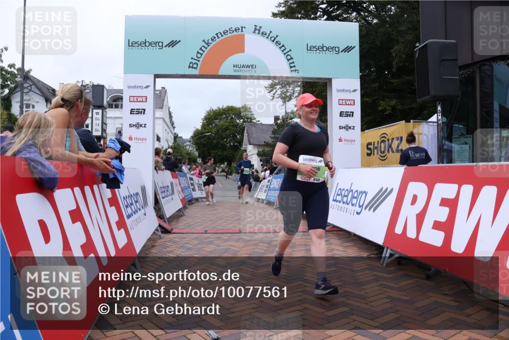 30.08.2026 - Blankeneser Heldenlauf Lena Gebhardt http://msf.ph/oto/10077561 30.08.2026 10:45:24 Ziel 5037, 5038, 5417 meine-sportfotos.de