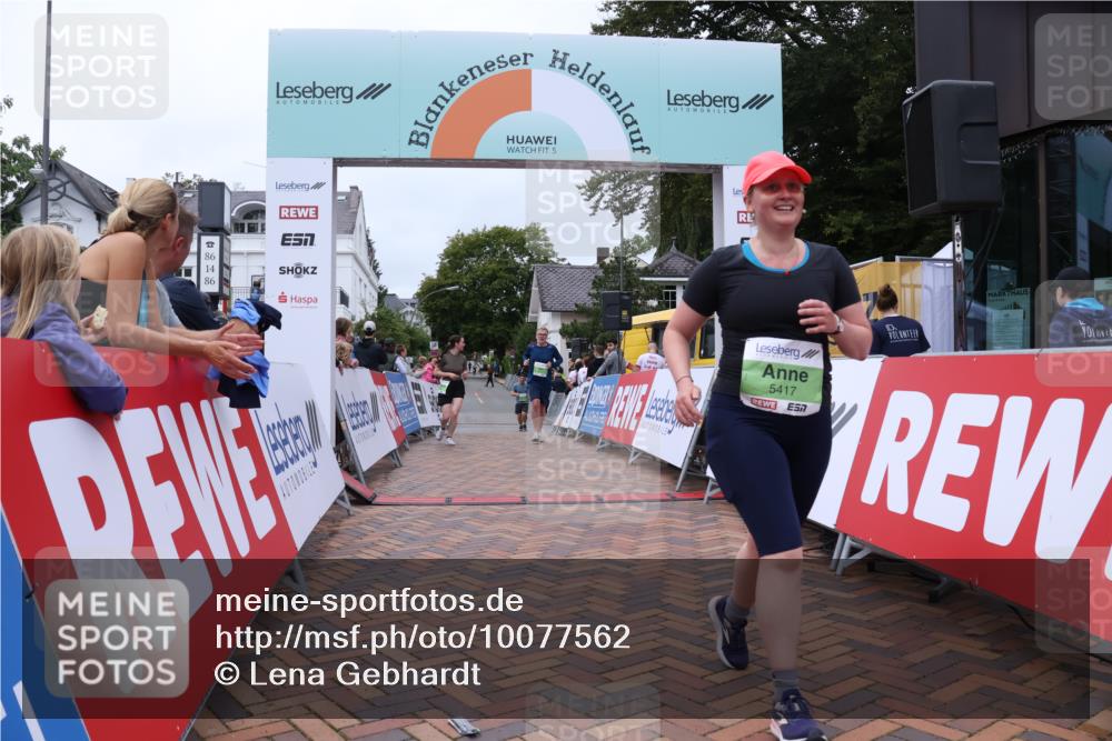 30.08.2026 - Blankeneser Heldenlauf Lena Gebhardt http://msf.ph/oto/10077562 30.08.2026 10:45:25 Ziel 5037, 5038, 5417 meine-sportfotos.de