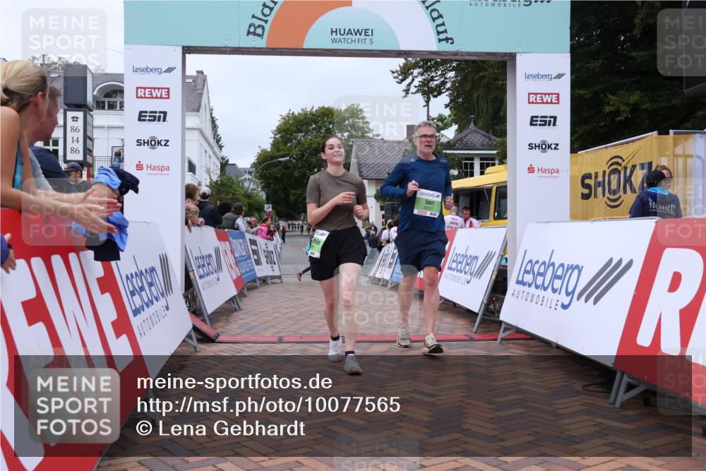 30.08.2026 - Blankeneser Heldenlauf Lena Gebhardt http://msf.ph/oto/10077565 30.08.2026 10:45:28 Ziel 5037, 5038, 5417 meine-sportfotos.de