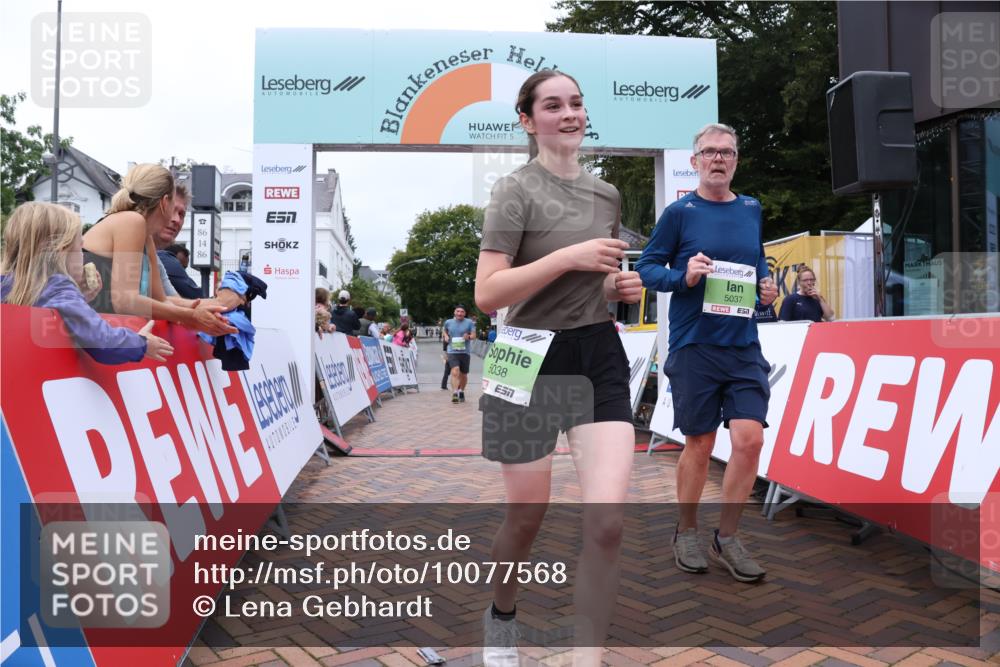 30.08.2026 - Blankeneser Heldenlauf Lena Gebhardt http://msf.ph/oto/10077568 30.08.2026 10:45:30 Ziel 5037, 5038, 5417, 5754 meine-sportfotos.de