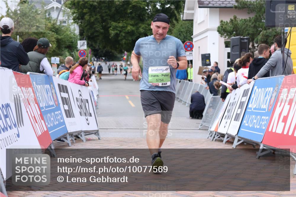 30.08.2026 - Blankeneser Heldenlauf Lena Gebhardt http://msf.ph/oto/10077569 30.08.2026 10:45:31 Ziel 5037, 5038, 5417, 5754 meine-sportfotos.de