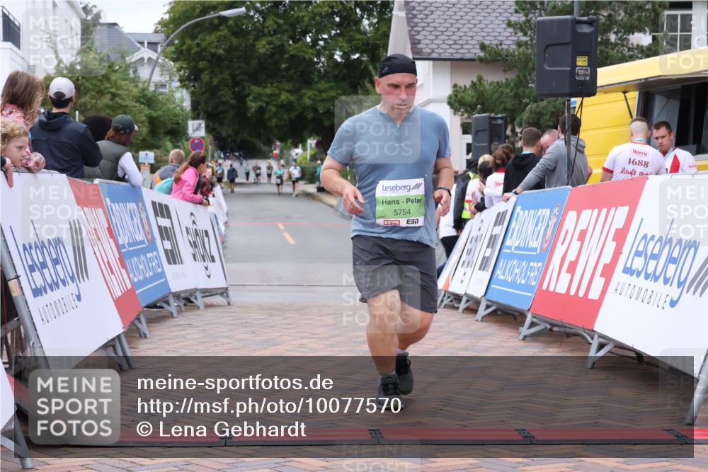 30.08.2026 - Blankeneser Heldenlauf Lena Gebhardt http://msf.ph/oto/10077570 30.08.2026 10:45:32 Ziel 5037, 5038, 5754 meine-sportfotos.de
