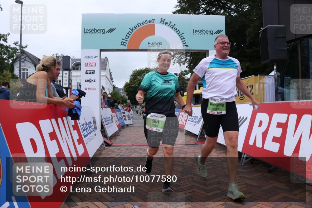30.08.2026 - Blankeneser Heldenlauf Lena Gebhardt http://msf.ph/oto/10077580 30.08.2026 10:46:05 Ziel 5519, 5520 meine-sportfotos.de