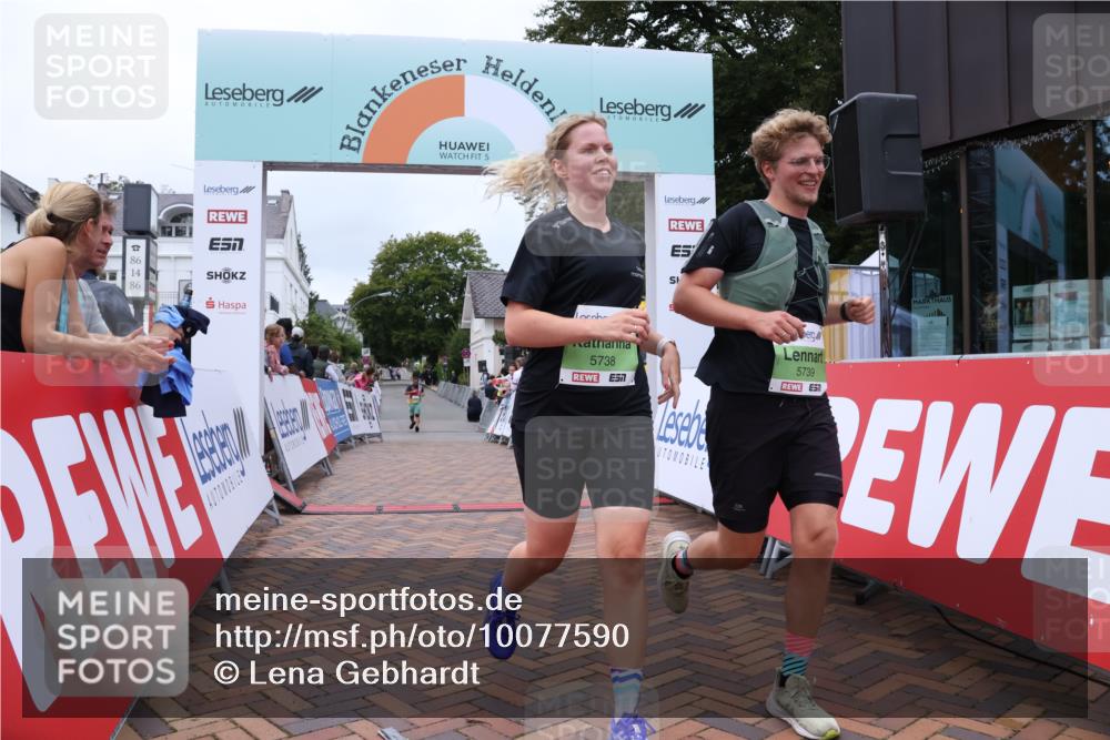 30.08.2026 - Blankeneser Heldenlauf Lena Gebhardt http://msf.ph/oto/10077590 30.08.2026 10:46:12 Ziel 5519, 5520, 5738, 5739 meine-sportfotos.de