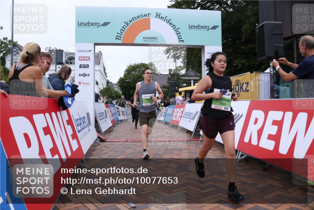 30.08.2026 - Blankeneser Heldenlauf Lena Gebhardt http://msf.ph/oto/10077653 30.08.2026 10:47:59 Ziel 5026, 5335, 5367 meine-sportfotos.de