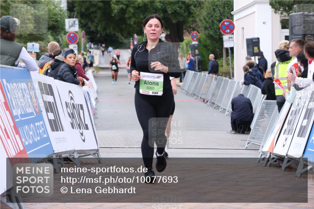 30.08.2026 - Blankeneser Heldenlauf Lena Gebhardt http://msf.ph/oto/10077693 30.08.2026 10:48:52 Ziel 5060, 5730, 5731 meine-sportfotos.de