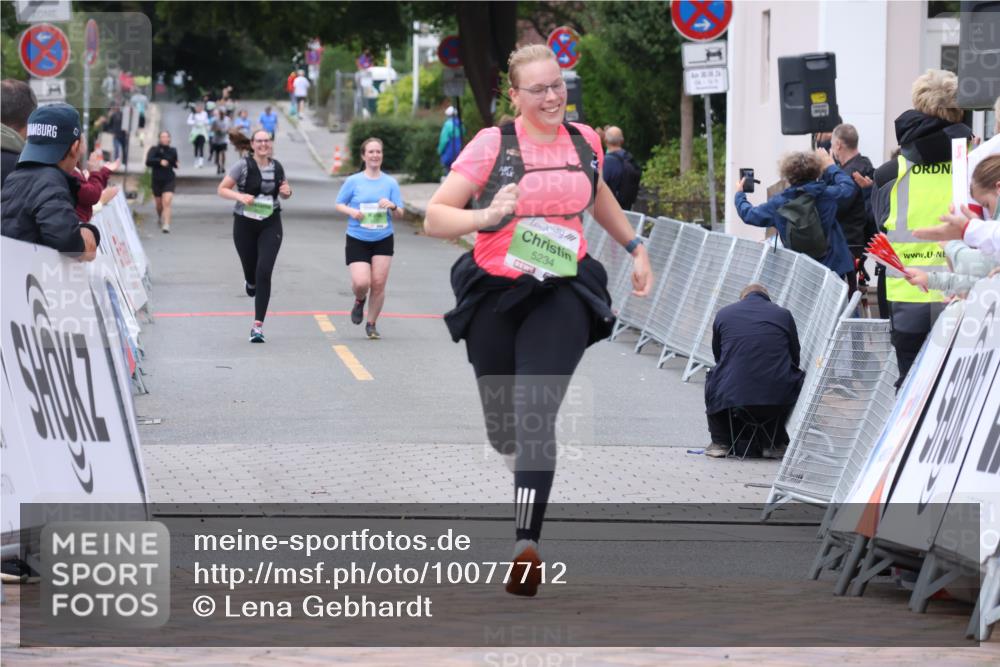 30.08.2026 - Blankeneser Heldenlauf Lena Gebhardt http://msf.ph/oto/10077712 30.08.2026 10:49:42 Ziel 5234 meine-sportfotos.de