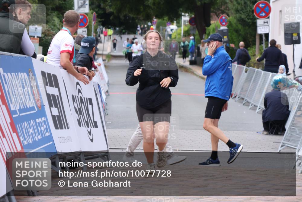 30.08.2026 - Blankeneser Heldenlauf Lena Gebhardt http://msf.ph/oto/10077728 30.08.2026 10:50:08 Ziel 5412 meine-sportfotos.de
