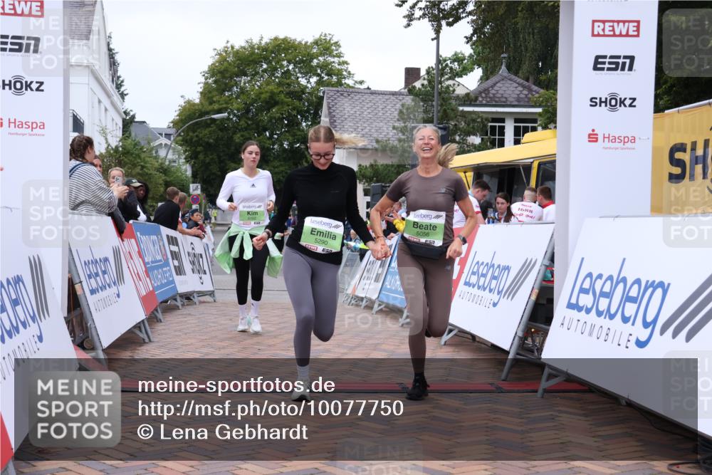30.08.2026 - Blankeneser Heldenlauf Lena Gebhardt http://msf.ph/oto/10077750 30.08.2026 10:50:49 Ziel 5056, 5102, 5290 meine-sportfotos.de