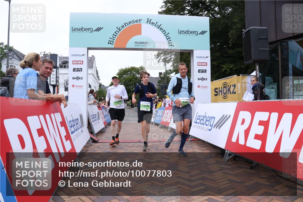 30.08.2026 - Blankeneser Heldenlauf Lena Gebhardt http://msf.ph/oto/10077803 30.08.2026 10:53:29 Ziel 5097, 5098, 5242 meine-sportfotos.de