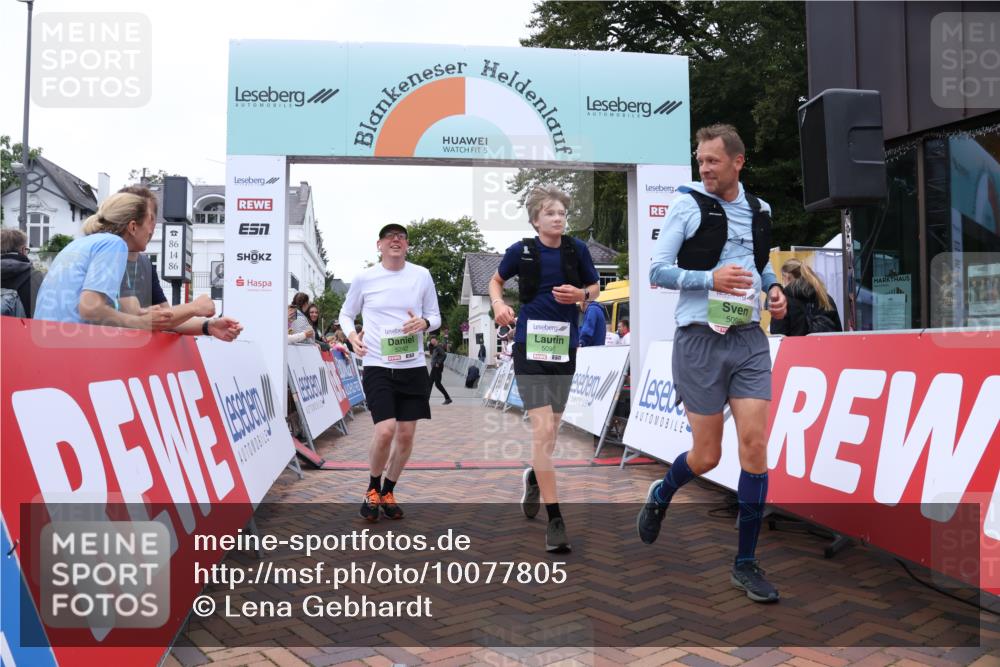 30.08.2026 - Blankeneser Heldenlauf Lena Gebhardt http://msf.ph/oto/10077805 30.08.2026 10:53:30 Ziel 5097, 5098, 5242 meine-sportfotos.de