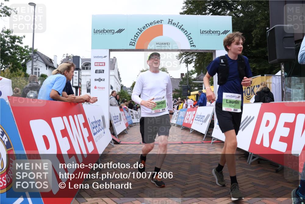 30.08.2026 - Blankeneser Heldenlauf Lena Gebhardt http://msf.ph/oto/10077806 30.08.2026 10:53:30 Ziel 5097, 5098, 5242 meine-sportfotos.de