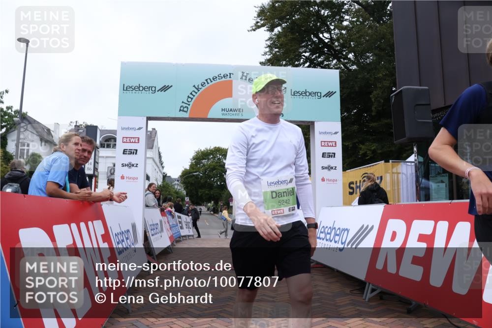 30.08.2026 - Blankeneser Heldenlauf Lena Gebhardt http://msf.ph/oto/10077807 30.08.2026 10:53:31 Ziel 5097, 5098, 5242 meine-sportfotos.de