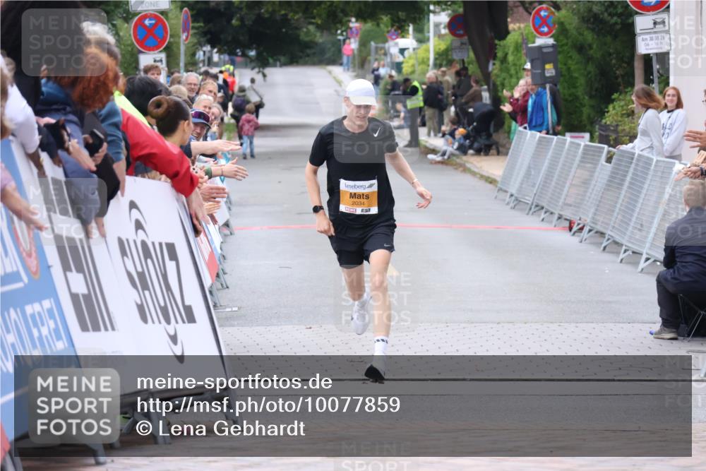 30.08.2026 - Blankeneser Heldenlauf Lena Gebhardt http://msf.ph/oto/10077859 30.08.2026 11:09:11 Ziel  meine-sportfotos.de