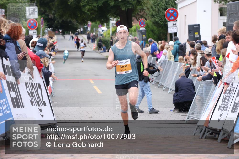 30.08.2026 - Blankeneser Heldenlauf Lena Gebhardt http://msf.ph/oto/10077903 30.08.2026 11:16:46 Ziel 2111 meine-sportfotos.de