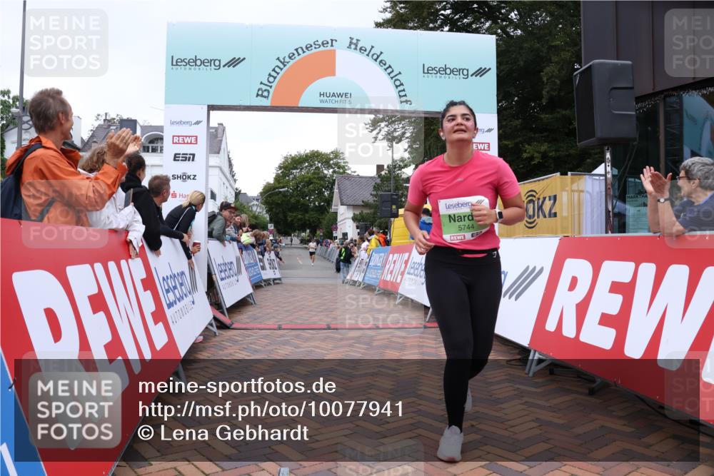 30.08.2026 - Blankeneser Heldenlauf Lena Gebhardt http://msf.ph/oto/10077941 30.08.2026 11:17:43 Ziel 2379, 2485, 5744 meine-sportfotos.de