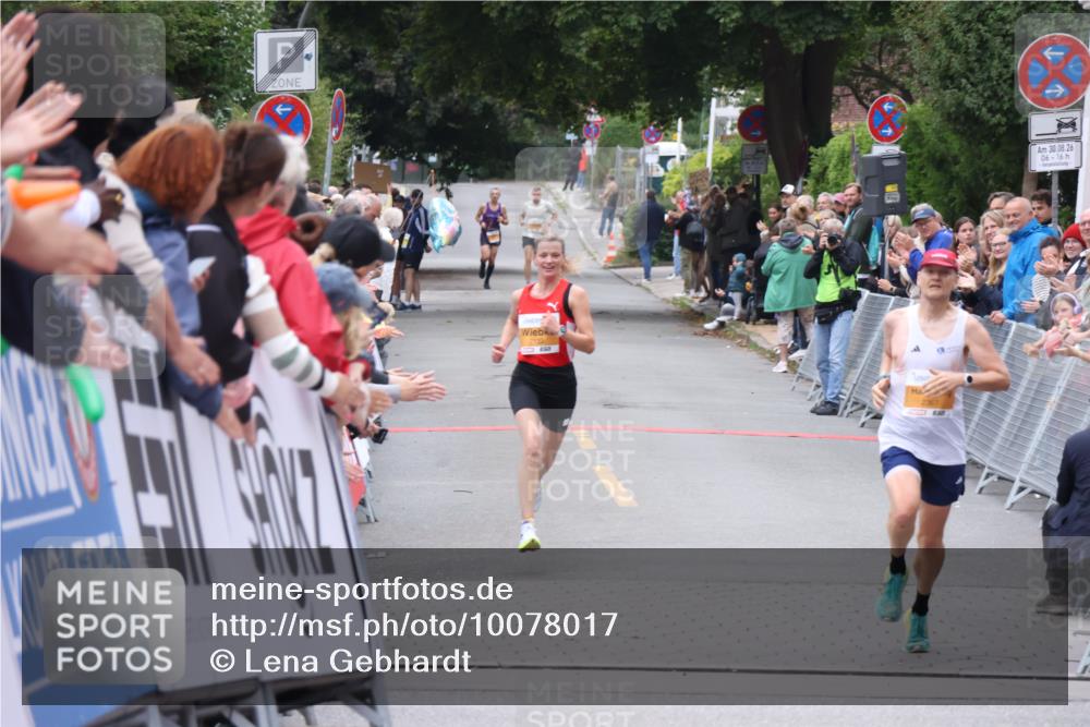 30.08.2026 - Blankeneser Heldenlauf Lena Gebhardt http://msf.ph/oto/10078017 30.08.2026 11:24:45 Ziel  meine-sportfotos.de