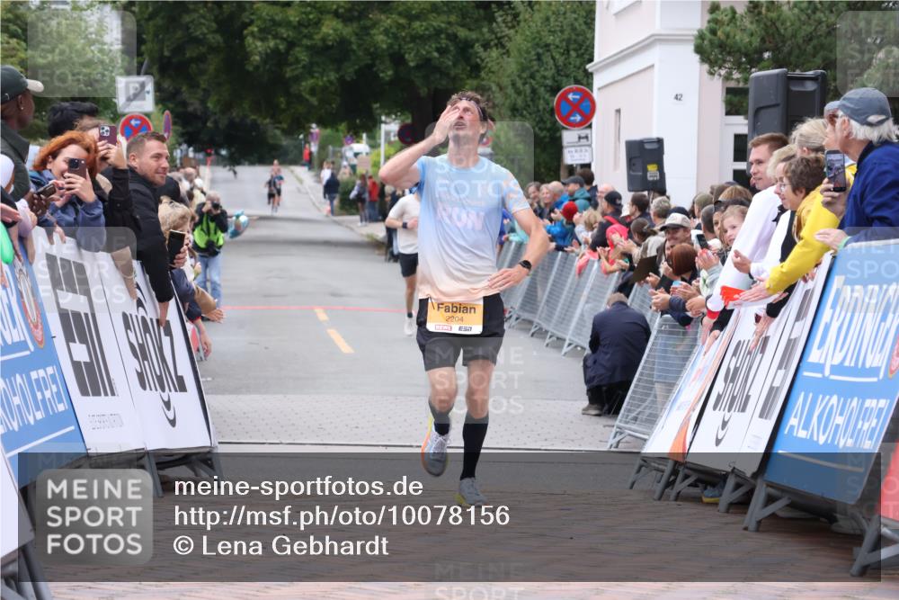 30.08.2026 - Blankeneser Heldenlauf Lena Gebhardt http://msf.ph/oto/10078156 30.08.2026 11:29:37 Ziel 2204 meine-sportfotos.de