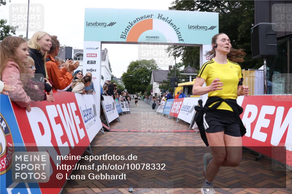 30.08.2026 - Blankeneser Heldenlauf Lena Gebhardt http://msf.ph/oto/10078332 30.08.2026 11:35:03 Ziel 2806, 2849 meine-sportfotos.de