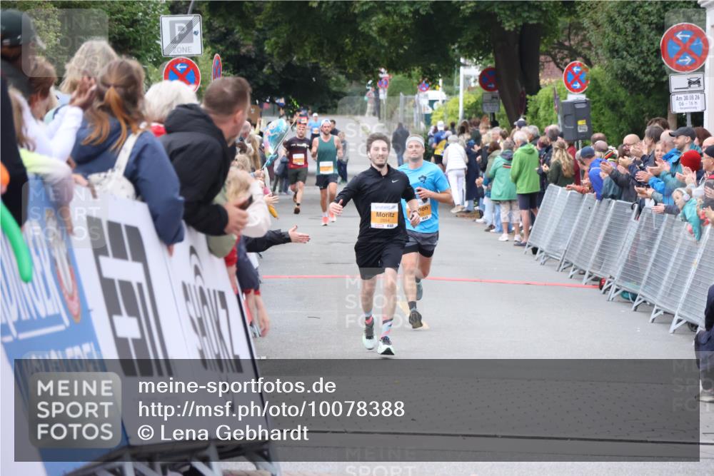 30.08.2026 - Blankeneser Heldenlauf Lena Gebhardt http://msf.ph/oto/10078388 30.08.2026 11:37:04 Ziel  meine-sportfotos.de