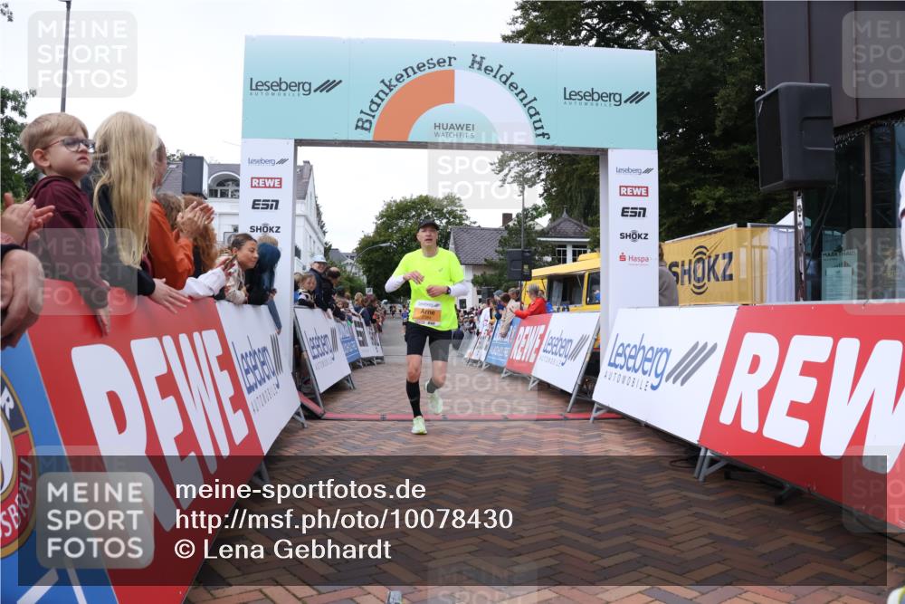 30.08.2026 - Blankeneser Heldenlauf Lena Gebhardt http://msf.ph/oto/10078430 30.08.2026 11:38:04 Ziel 2024, 2355, 2384, 2920 meine-sportfotos.de