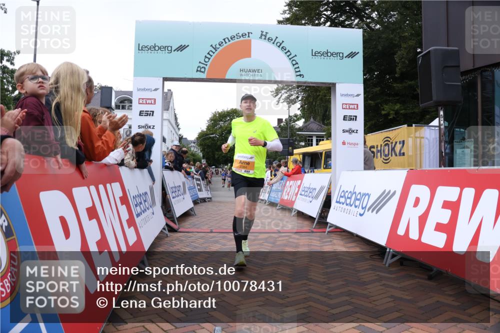 30.08.2026 - Blankeneser Heldenlauf Lena Gebhardt http://msf.ph/oto/10078431 30.08.2026 11:38:04 Ziel 2024, 2355, 2384, 2920 meine-sportfotos.de