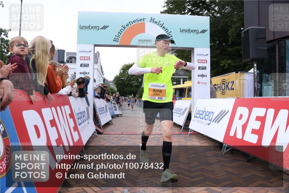 30.08.2026 - Blankeneser Heldenlauf Lena Gebhardt http://msf.ph/oto/10078432 30.08.2026 11:38:05 Ziel 2024, 2355, 2384, 2920 meine-sportfotos.de