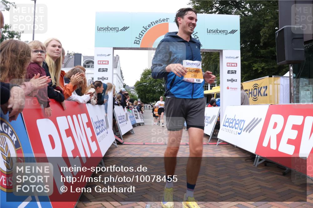 30.08.2026 - Blankeneser Heldenlauf Lena Gebhardt http://msf.ph/oto/10078455 30.08.2026 11:38:26 Ziel 2021, 2190, 2458, 2668, 2814, 2845 meine-sportfotos.de
