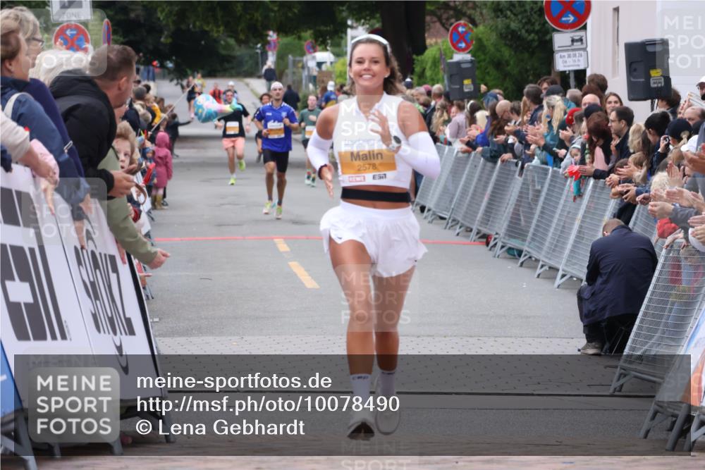 30.08.2026 - Blankeneser Heldenlauf Lena Gebhardt http://msf.ph/oto/10078490 30.08.2026 11:39:10 Ziel 2578, 2591 meine-sportfotos.de