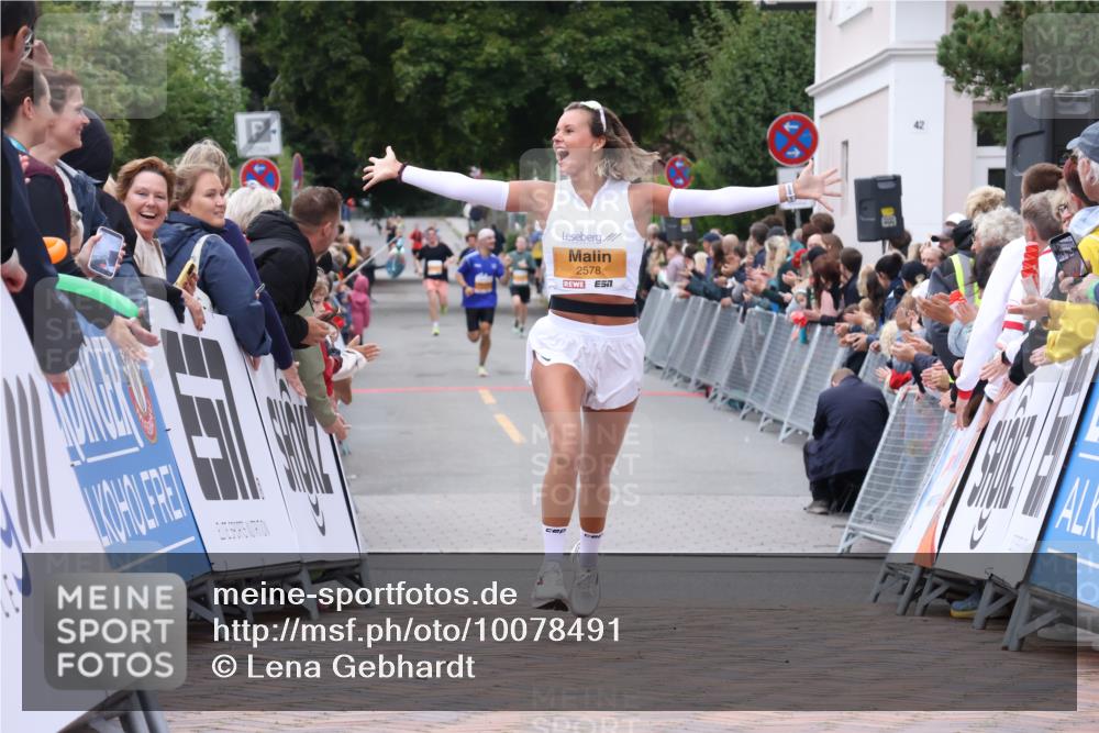 30.08.2026 - Blankeneser Heldenlauf Lena Gebhardt http://msf.ph/oto/10078491 30.08.2026 11:39:10 Ziel 2578, 2591 meine-sportfotos.de