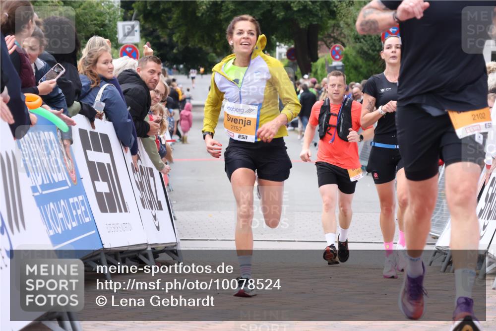30.08.2026 - Blankeneser Heldenlauf Lena Gebhardt http://msf.ph/oto/10078524 30.08.2026 11:39:50 Ziel 2102, 2342, 2757, 2833, 2948 meine-sportfotos.de