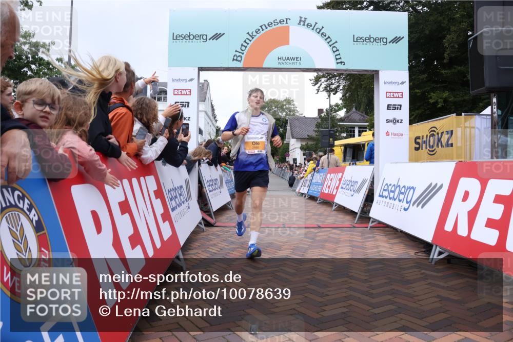 30.08.2026 - Blankeneser Heldenlauf Lena Gebhardt http://msf.ph/oto/10078639 30.08.2026 11:42:54 Ziel 2032, 2437, 2465, 2494 meine-sportfotos.de